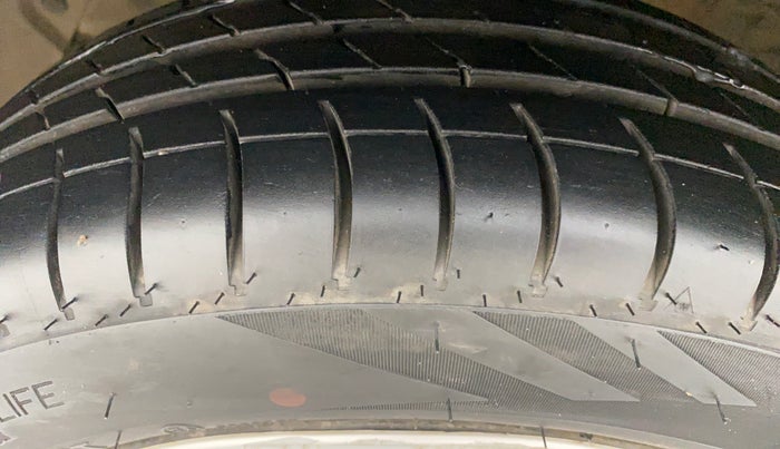 2014 Hyundai Xcent S 1.2, Petrol, Manual, 53,216 km, Left Front Tyre Tread