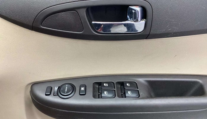 2014 Hyundai i20 MAGNA (O) 1.2, Petrol, Manual, 54,332 km, Driver Side Door Panels Control