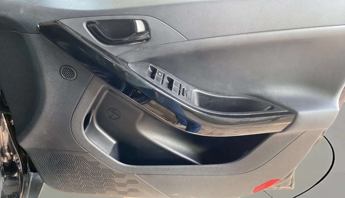 2022 Tata NEXON XZ PLUS DIESEL DARK EDITION, Diesel, Manual, 39,811 km, Driver Side Door Panels Control