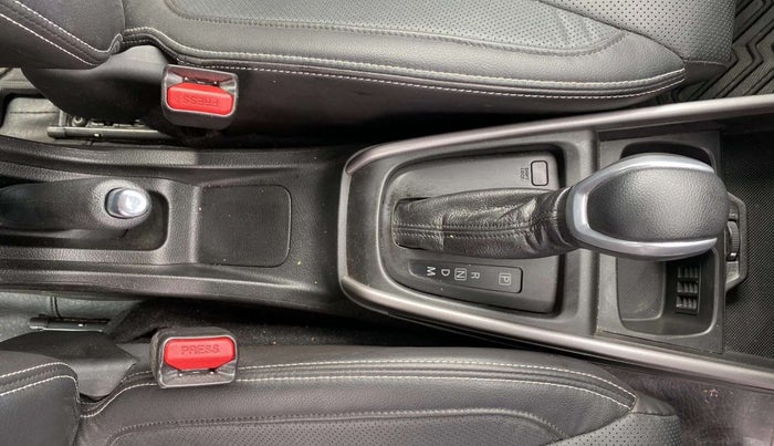 2022 Maruti XL6 ALPHA PLUS AT, Petrol, Automatic, 33,843 km, Gear Lever