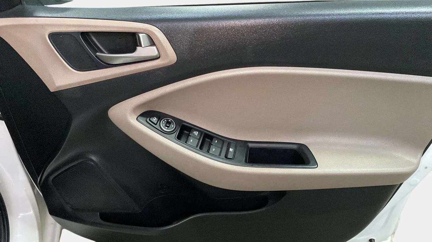 2019 Hyundai Elite i20 SPORTZ PLUS 1.2, Petrol, Manual, 45,063 km, Driver Side Door Panels Control
