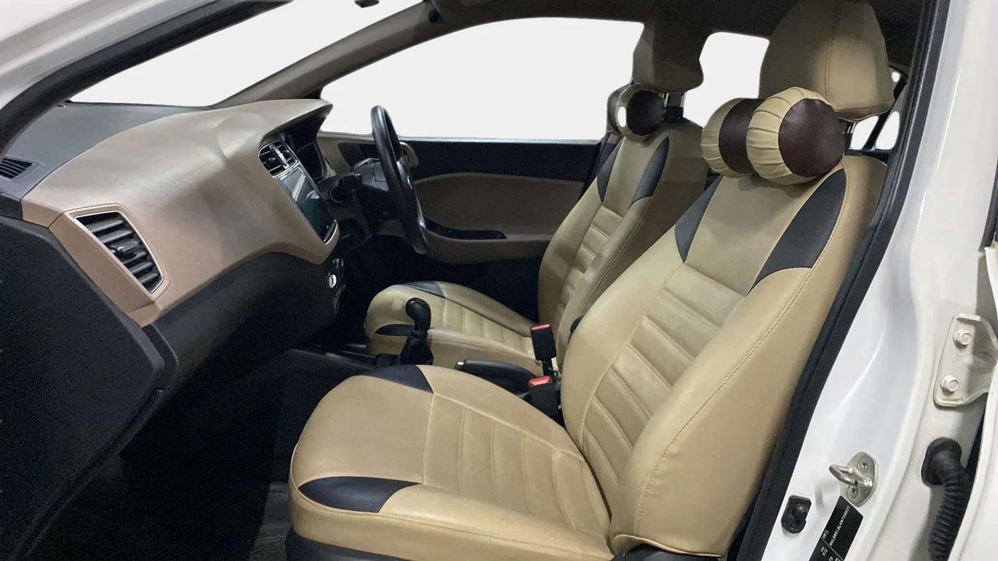 2019 Hyundai Elite i20 SPORTZ PLUS 1.2, Petrol, Manual, 45,063 km, Right Side Front Door Cabin