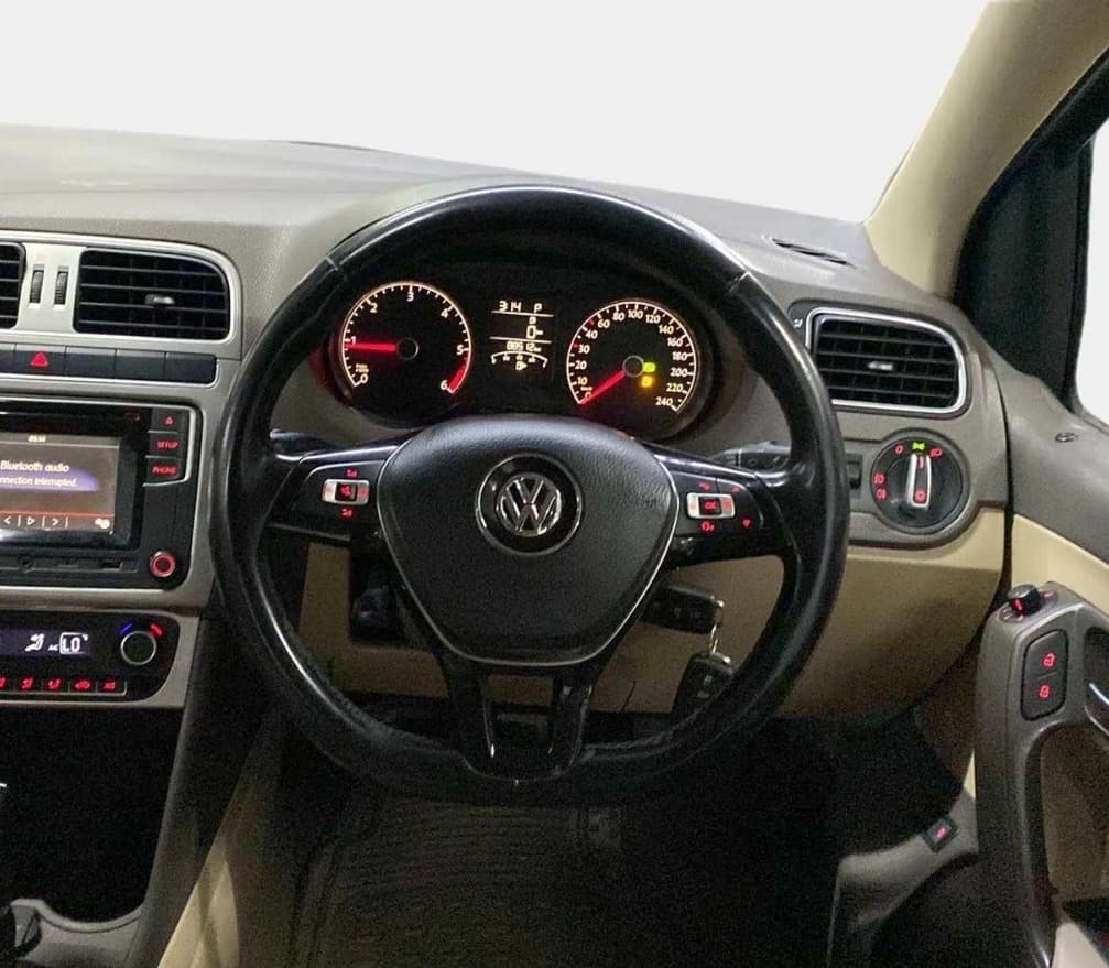 2016 Volkswagen Vento HIGHLINE 1.5 AT, Diesel, Automatic, 88,679 km, Steering Wheel Close Up
