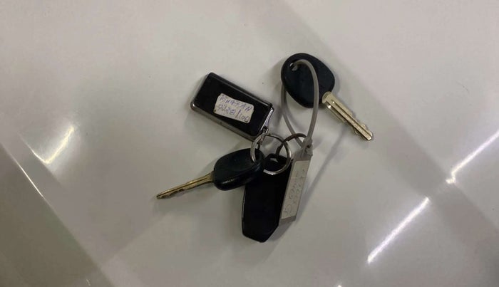 2019 Hyundai VENUE E 1.2, Petrol, Manual, 31,930 km, Key Close Up