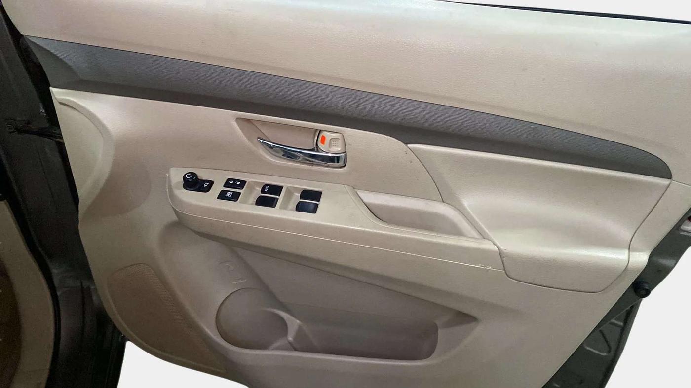 2021 Maruti Ertiga VXI CNG, CNG, Manual, 25,047 km, Driver Side Door Panels Control