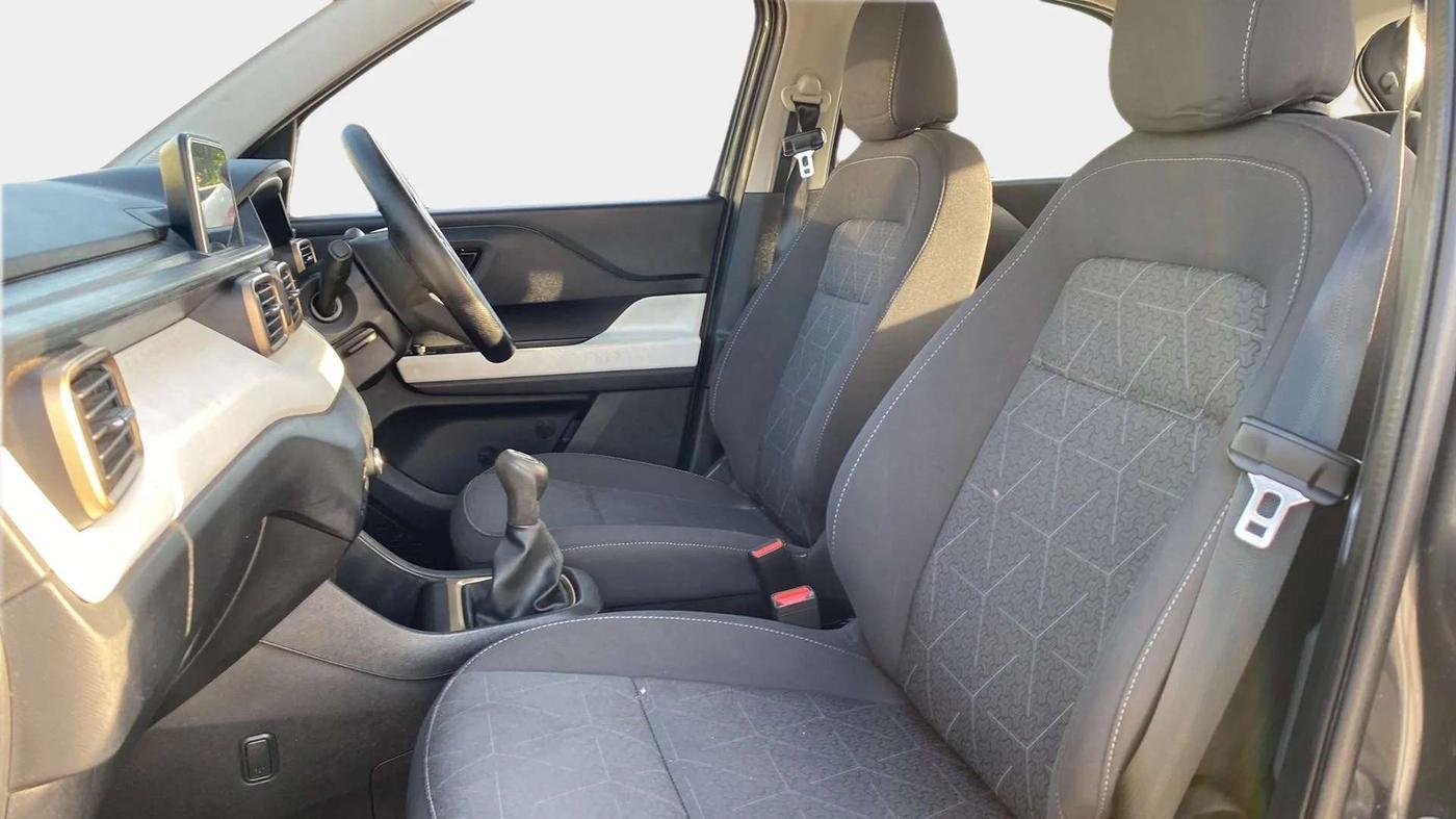 2022 Tata PUNCH ACCOMPLISHED MT, Petrol, Manual, 38,219 km, Right Side Front Door Cabin