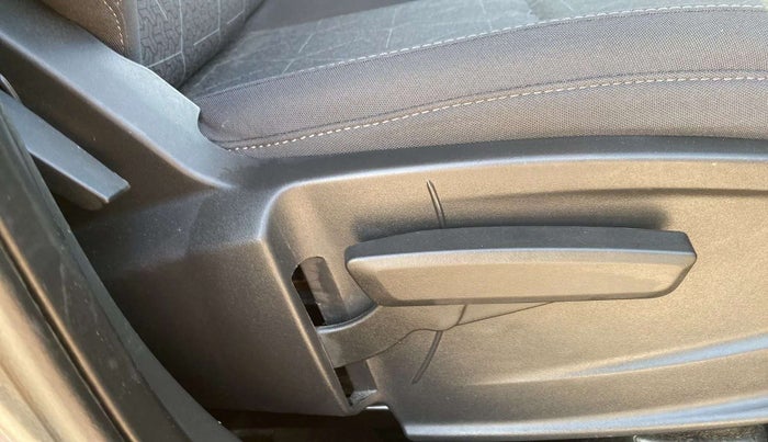 2022 Tata PUNCH ACCOMPLISHED MT, Petrol, Manual, 38,219 km, Driver Side Adjustment Panel