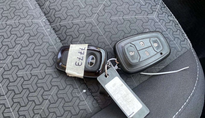 2022 Tata PUNCH ACCOMPLISHED MT, Petrol, Manual, 38,219 km, Key Close Up