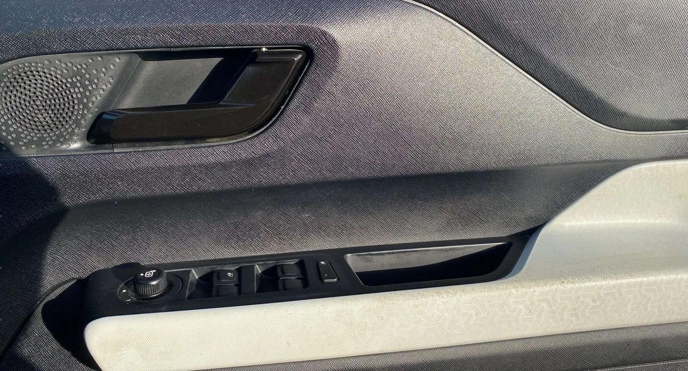 2022 Tata PUNCH ACCOMPLISHED MT, Petrol, Manual, 38,219 km, Driver Side Door Panels Control