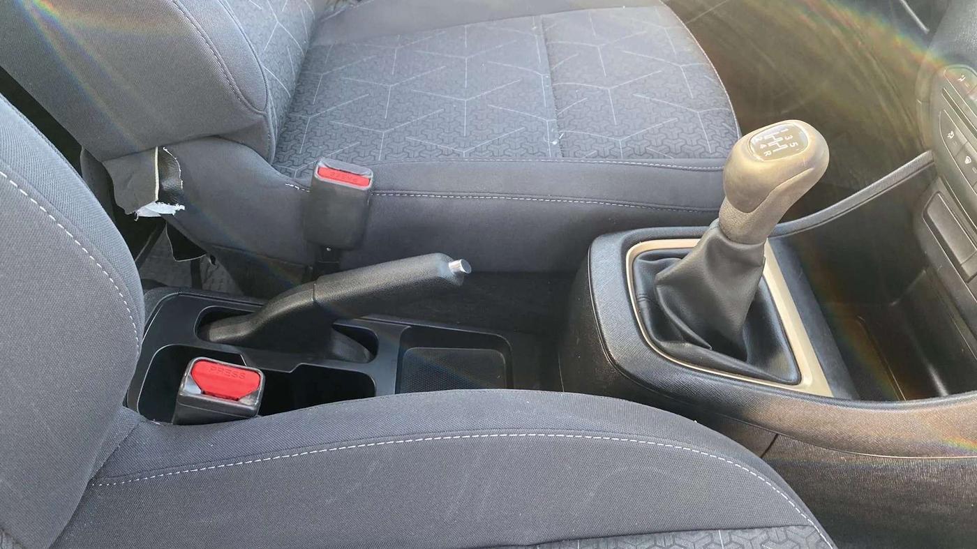 2022 Tata PUNCH ACCOMPLISHED MT, Petrol, Manual, 38,219 km, Gear Lever