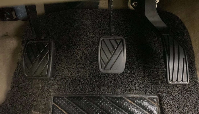 2014 Maruti Swift Dzire VXI, Petrol, Manual, 74,586 km, Pedals