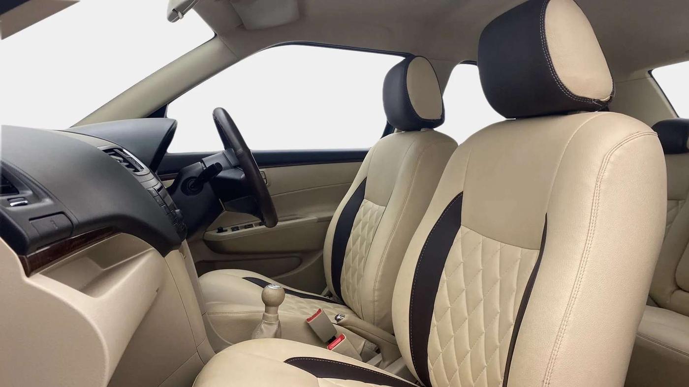 2014 Maruti Swift Dzire VXI, Petrol, Manual, 74,586 km, Right Side Front Door Cabin