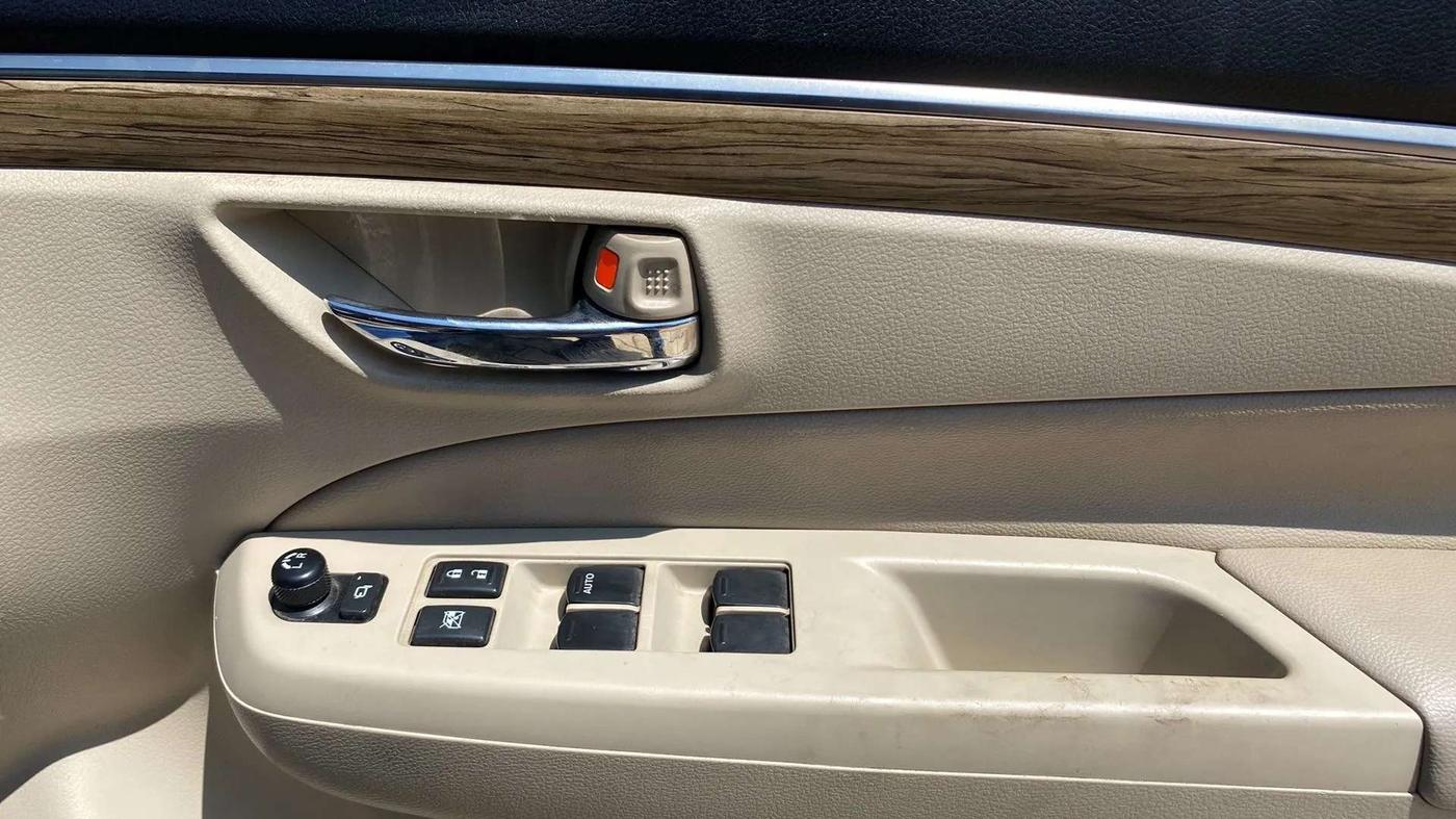 2018 Maruti Ciaz ALPHA 1.5 SHVS PETROL, Petrol, Manual, 84,248 km, Driver Side Door Panels Control
