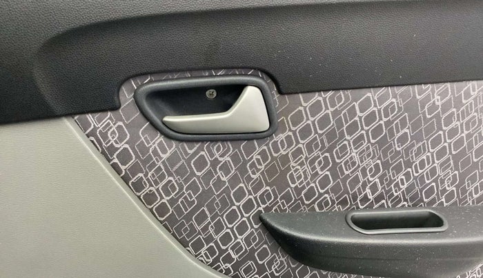 2016 Maruti Alto 800 LXI, Petrol, Manual, 45,287 km, Driver Side Door Panels Control