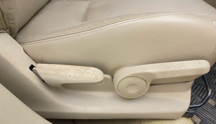 2015 Maruti Ciaz ZXI+, Petrol, Manual, 96,372 km, Driver Side Adjustment Panel