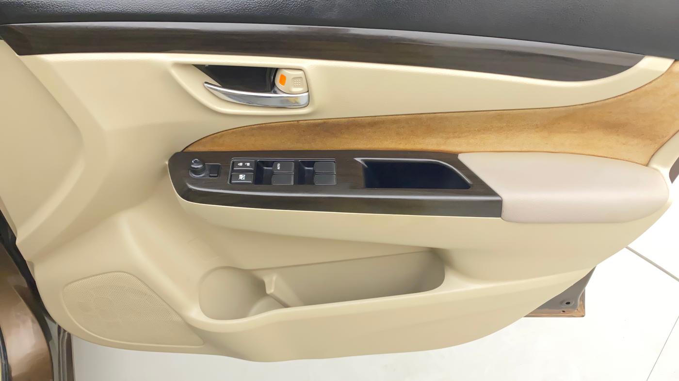 2015 Maruti Ciaz ZXI+, Petrol, Manual, 96,372 km, Driver Side Door Panels Control
