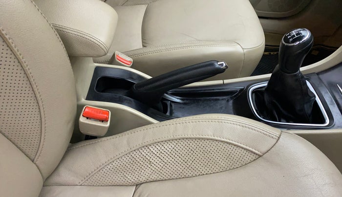 2015 Maruti Ciaz ZXI+, Petrol, Manual, 96,372 km, Gear Lever