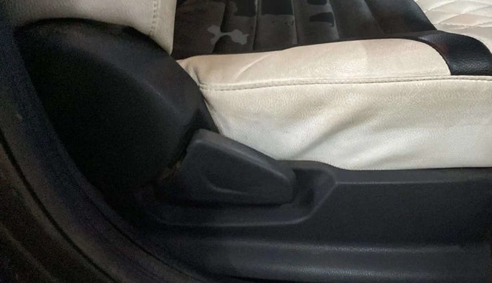 2016 Renault Kwid RXL, Petrol, Manual, 48,105 km, Driver Side Adjustment Panel