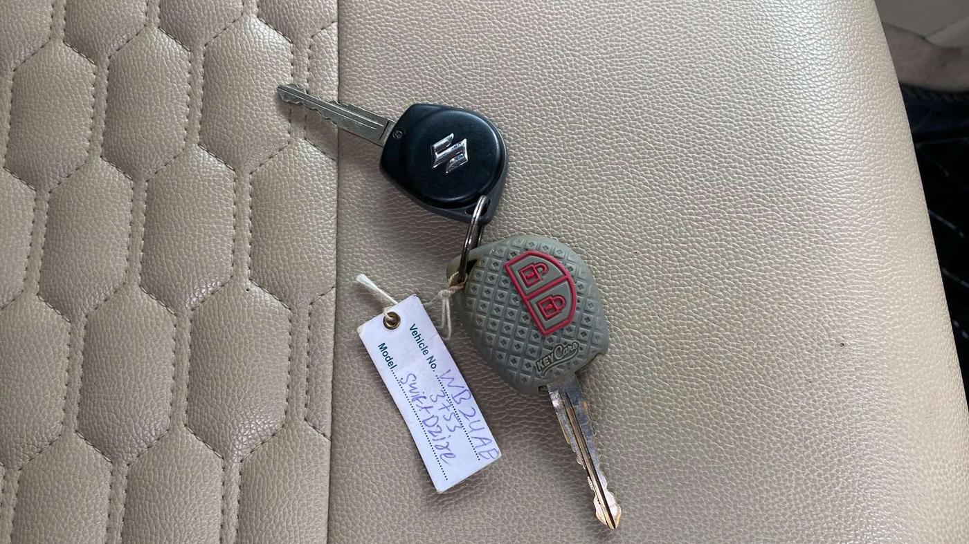 2016 Maruti Swift Dzire VXI, Petrol, Manual, 35,649 km, Key Close Up