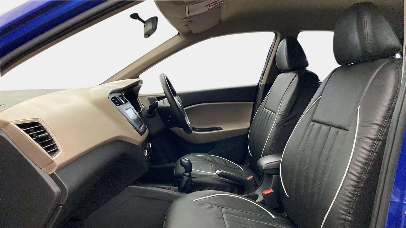 2014 Hyundai Elite i20 MAGNA 1.2, Petrol, Manual, 1,06,989 km, Right Side Front Door Cabin