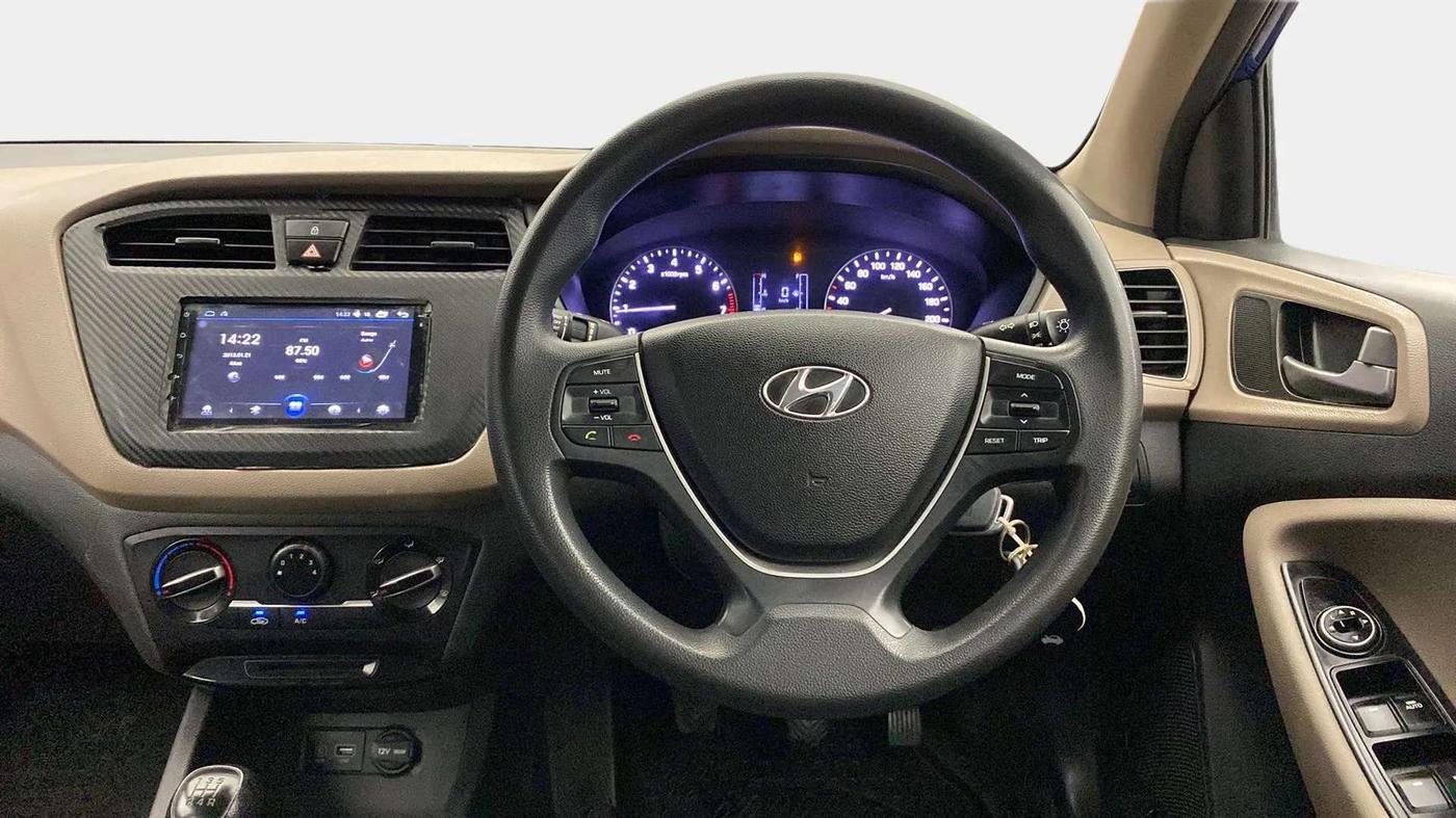 2014 Hyundai Elite i20 MAGNA 1.2, Petrol, Manual, 1,06,989 km, Steering Wheel Close Up