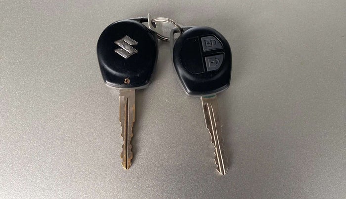 2017 Maruti Wagon R 1.0 VXI, CNG, Manual, 79,904 km, Key Close Up