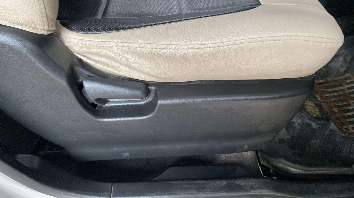 2017 Maruti Wagon R 1.0 VXI, CNG, Manual, 79,904 km, Driver Side Adjustment Panel