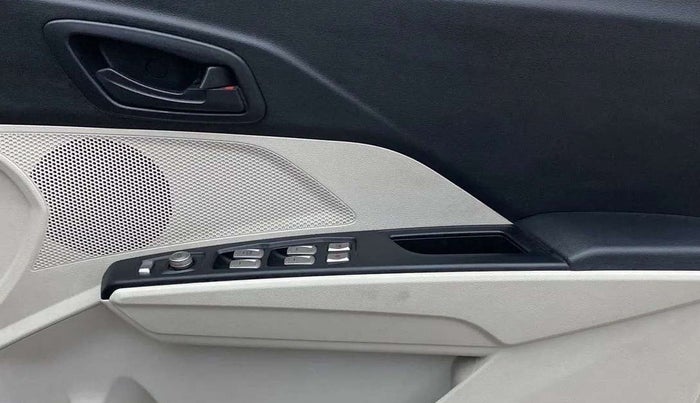 2022 Mahindra XUV300 W6 1.2 PETROL AMT, Petrol, Automatic, 7,701 km, Driver Side Door Panels Control