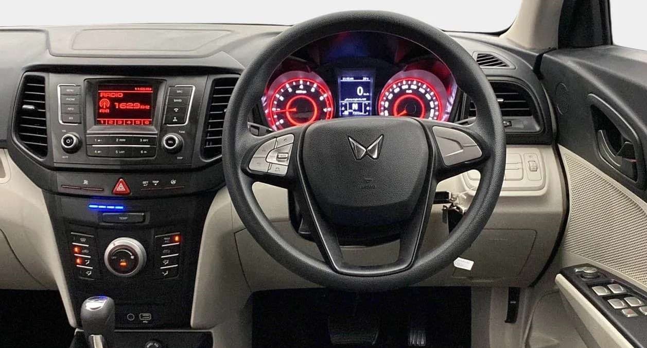 2022 Mahindra XUV300 W6 1.2 PETROL AMT, Petrol, Automatic, 7,701 km, Steering Wheel Close Up
