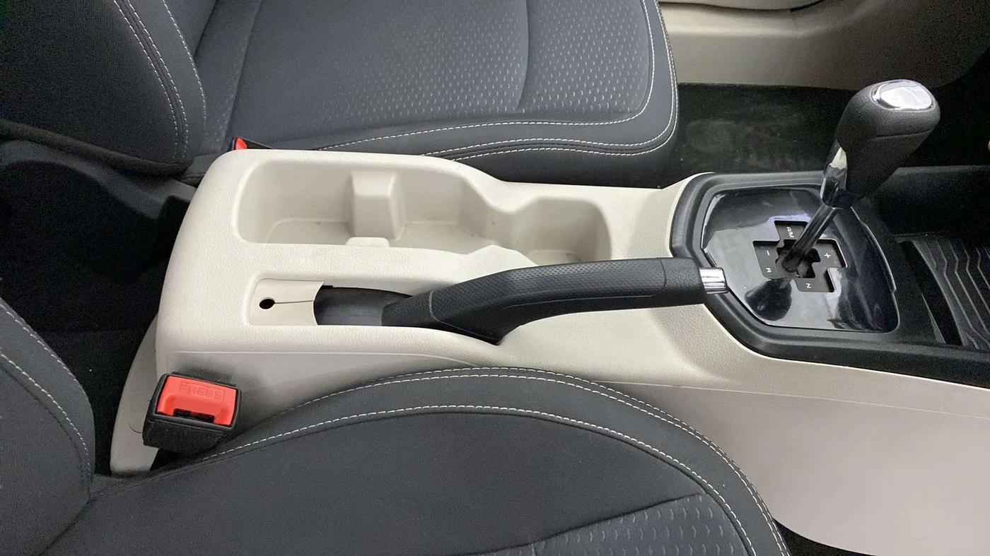 2022 Mahindra XUV300 W6 1.2 PETROL AMT, Petrol, Automatic, 7,701 km, Gear Lever