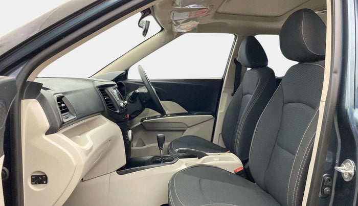 2022 Mahindra XUV300 W6 1.2 PETROL AMT, Petrol, Automatic, 7,701 km, Right Side Front Door Cabin