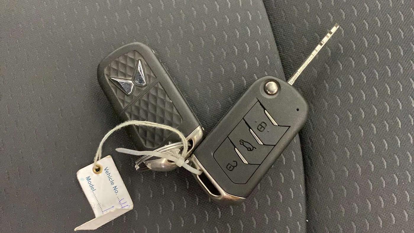 2022 Mahindra XUV300 W6 1.2 PETROL AMT, Petrol, Automatic, 7,701 km, Key Close Up