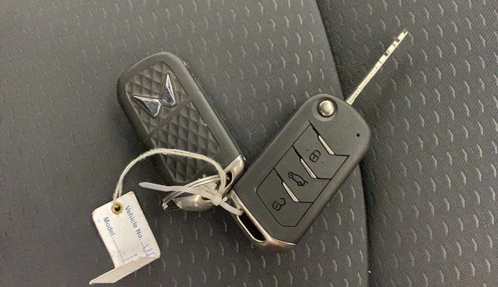 2022 Mahindra XUV300 W6 1.2 PETROL AMT, Petrol, Automatic, 7,701 km, Key Close Up