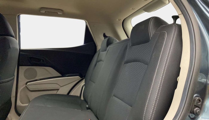 2022 Mahindra XUV300 W6 1.2 PETROL AMT, Petrol, Automatic, 7,701 km, Right Side Rear Door Cabin