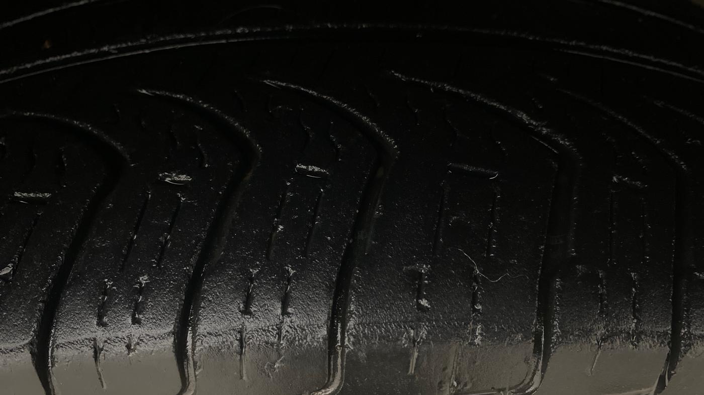 2017 Volkswagen TIGUAN COMFORTLINE TDI AT, Diesel, Automatic, 97,789 km, Right Front Tyre Tread