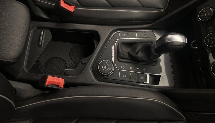 2017 Volkswagen TIGUAN COMFORTLINE TDI AT, Diesel, Automatic, 97,789 km, Gear Lever