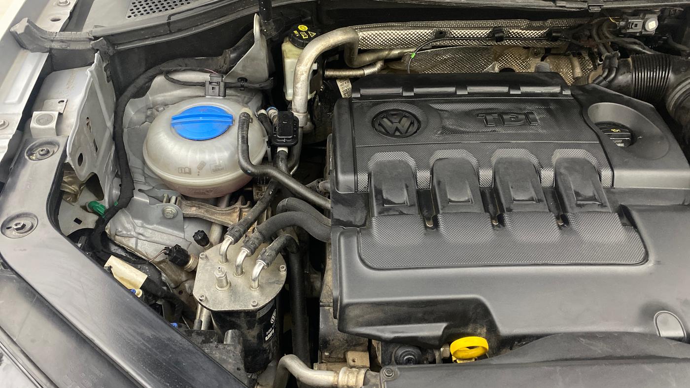 2017 Volkswagen TIGUAN COMFORTLINE TDI AT, Diesel, Automatic, 97,789 km, Engine View - Right