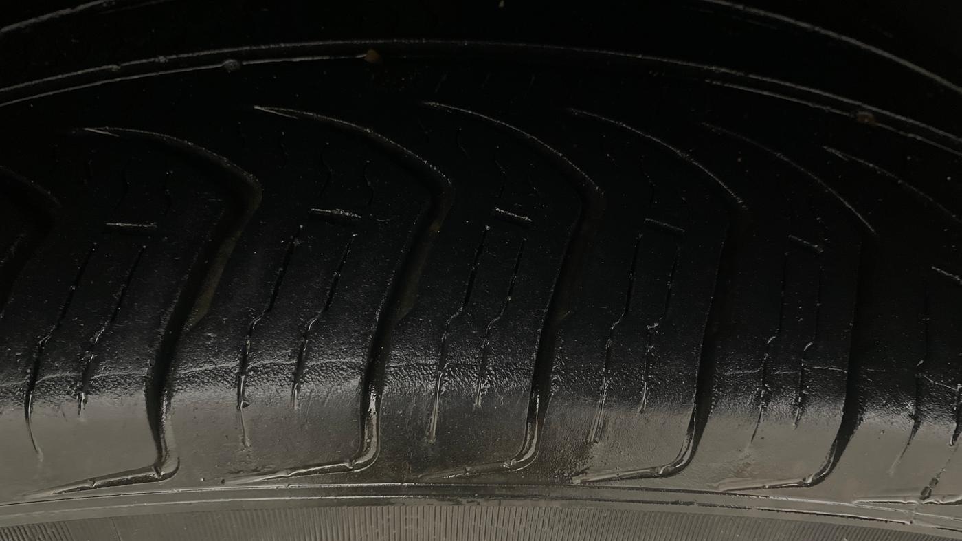 2017 Volkswagen TIGUAN COMFORTLINE TDI AT, Diesel, Automatic, 97,789 km, Right Rear Tyre Tread
