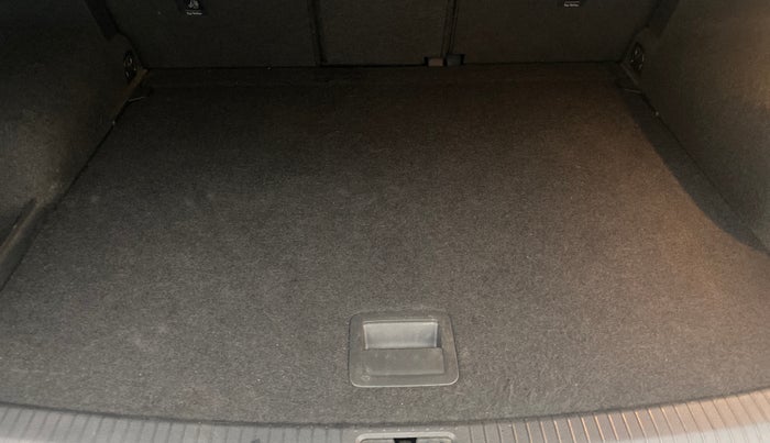 2017 Volkswagen TIGUAN COMFORTLINE TDI AT, Diesel, Automatic, 97,789 km, Boot Inside