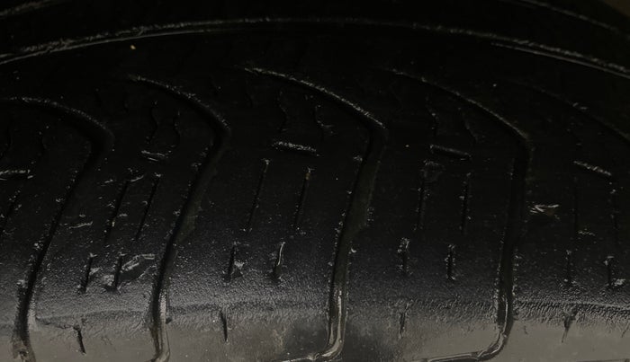 2017 Volkswagen TIGUAN COMFORTLINE TDI AT, Diesel, Automatic, 97,789 km, Left Front Tyre Tread