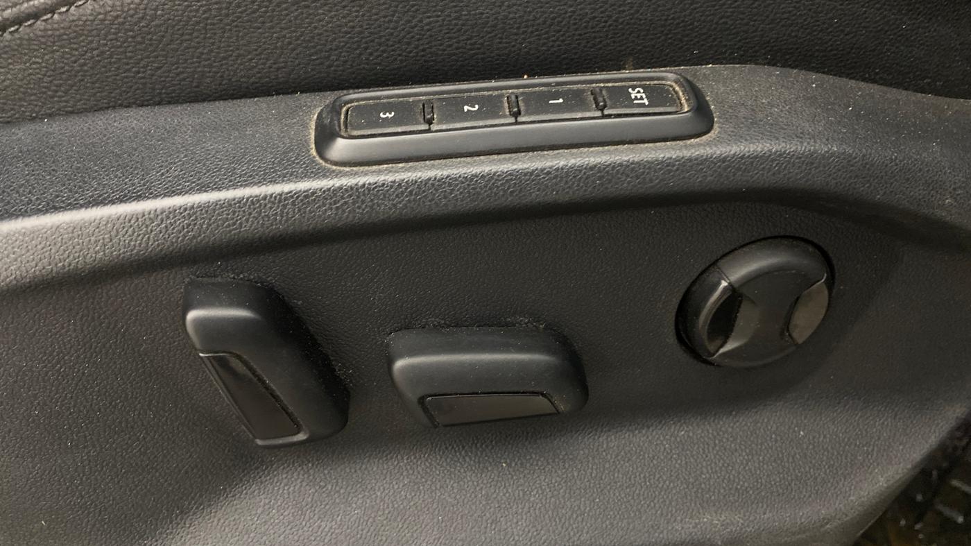 2017 Volkswagen TIGUAN COMFORTLINE TDI AT, Diesel, Automatic, 97,789 km, Driver Side Adjustment Panel