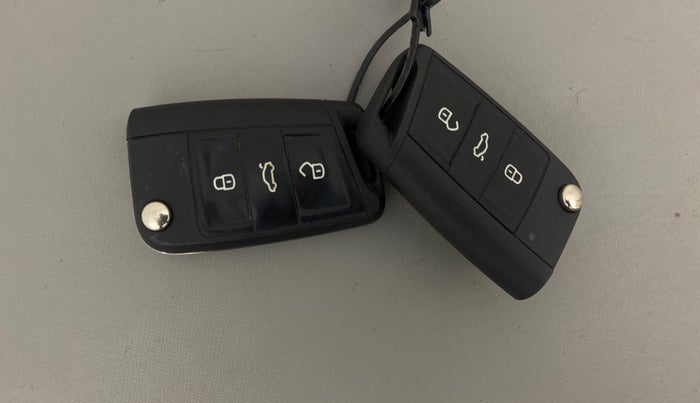 2017 Volkswagen TIGUAN COMFORTLINE TDI AT, Diesel, Automatic, 97,789 km, Key Close Up