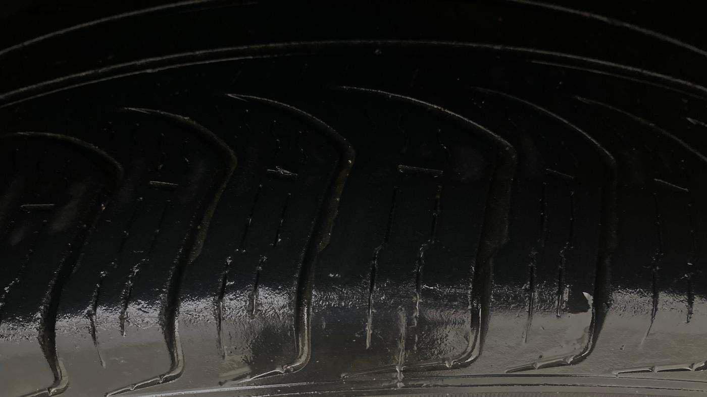 2017 Volkswagen TIGUAN COMFORTLINE TDI AT, Diesel, Automatic, 97,789 km, Left Rear Tyre Tread