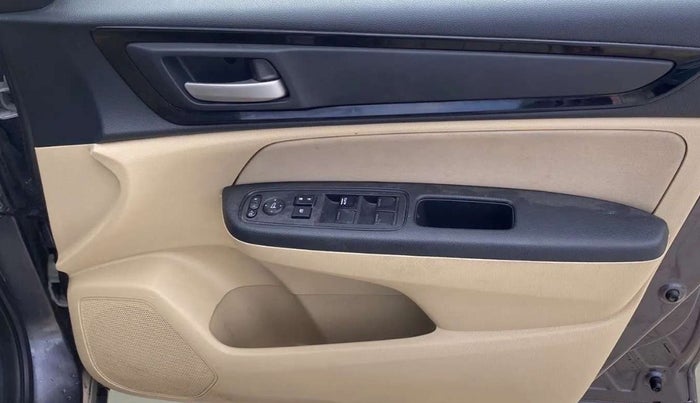 2018 Honda Amaze 1.5L I-DTEC V CVT, Diesel, Automatic, 1,19,525 km, Driver Side Door Panels Control