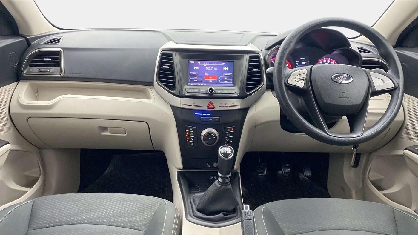 2019 Mahindra XUV300 W6 1.2 PETROL, Petrol, Manual, 23,173 km, Dashboard