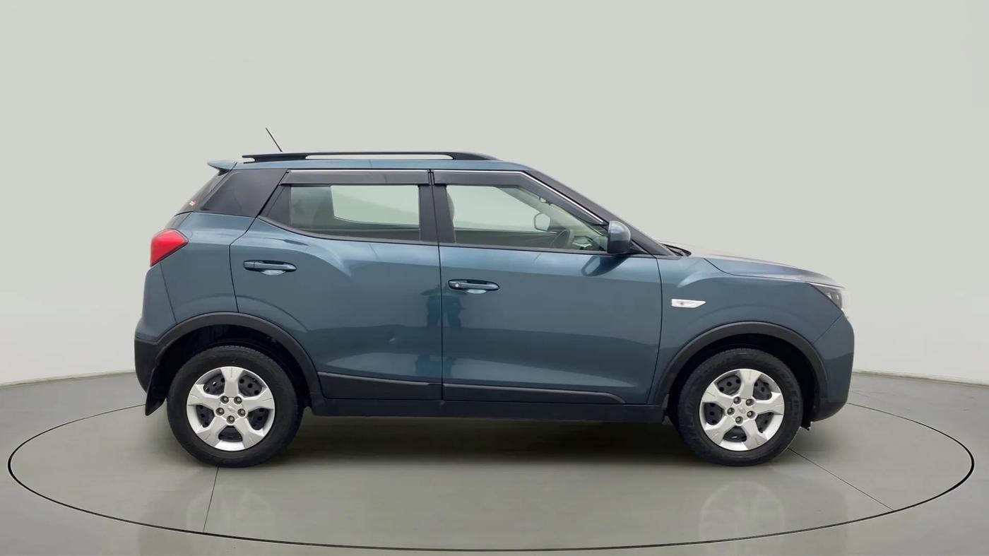 2019 Mahindra XUV300 W6 1.2 PETROL, Petrol, Manual, 23,173 km, Right Side View