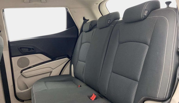 2019 Mahindra XUV300 W6 1.2 PETROL, Petrol, Manual, 23,173 km, Right Side Rear Door Cabin