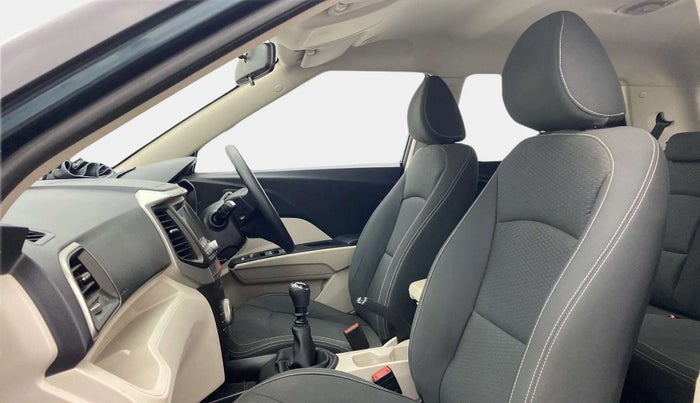 2019 Mahindra XUV300 W6 1.2 PETROL, Petrol, Manual, 23,173 km, Right Side Front Door Cabin
