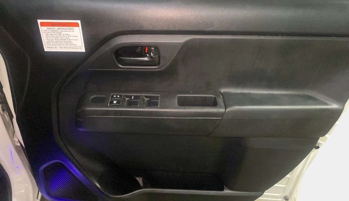 2021 Maruti New Wagon-R LXI CNG (O) 1.0, CNG, Manual, 50,602 km, Driver Side Door Panels Control