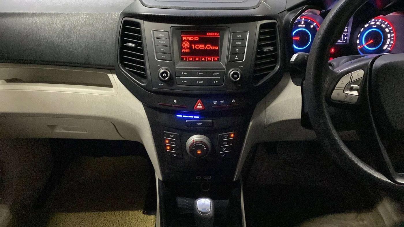 2022 Mahindra XUV300 W6 1.5 DIESEL AMT, Diesel, Automatic, 12,187 km, Air Conditioner
